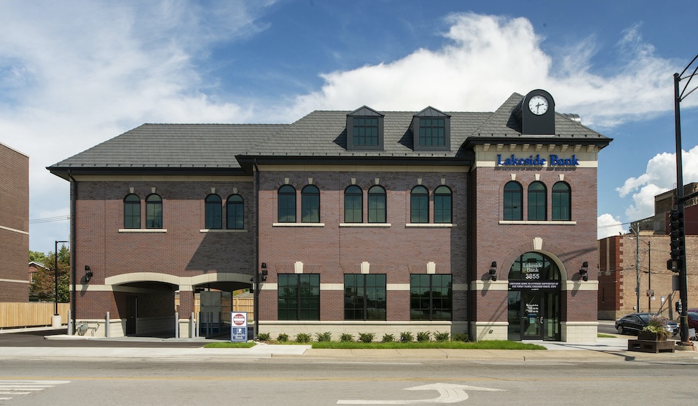 Lakeside Bank branch in the Bridgeport neighborhood of Chicago, showcasing the building's exterior and entrance.